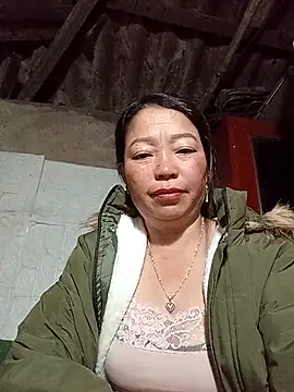 Snapshot of _Helala_ chatting on December 2025 10:48:01 PM Helala online show from December 2025 10:48:01 PM