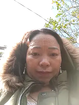 Snapshot of _Helala_ chatting on December 2025 04:19:01 AM Helala online show from December 2025 04:19:01 AM