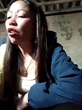 Snapshot of _Helala_ chatting on December 2025 12:01:02 PM Helala online show from December 2025 12:01:02 PM