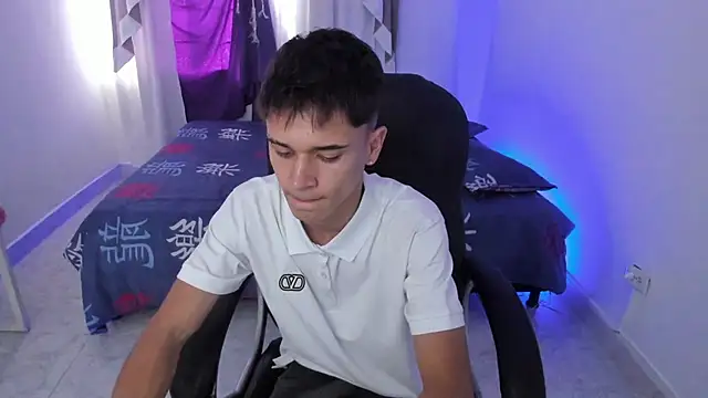 Aron Boyy online show from October 2025 08:24:02 PM