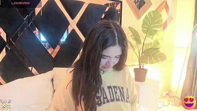 Snapshot of Valery_Brand chatting on February 2026 02:24:01 PM Valery Brand online show from February 2026 02:24:01 PM