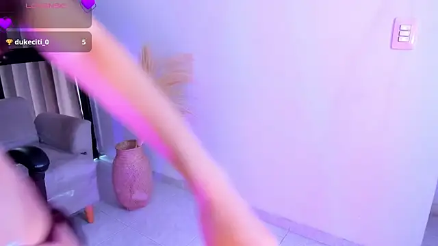 chloegils  online show from November 2025 01:57:01 PM