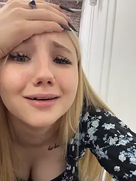 Sky Cutie online show from October 2025 04:22:01 AM