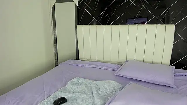 shirley hott online show from October 2025 02:25:01 PM