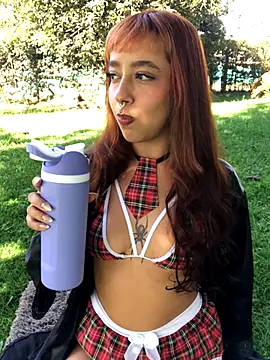 Snapshot of AliceMrtnz chatting on November 2025 08:29:01 PM AliceMrtnz online show from November 2025 08:29:01 PM