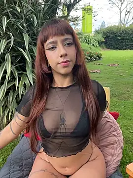 AliceMrtnz online show from June 2026 04:00:02 PM