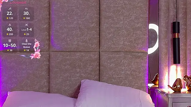 Martina-Roberts- online show from September 2025 04:05:02 AM