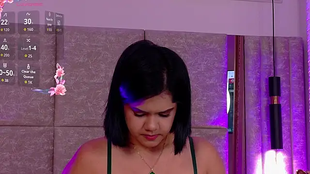 Martina-Roberts- online show from October 2025 04:56:02 AM