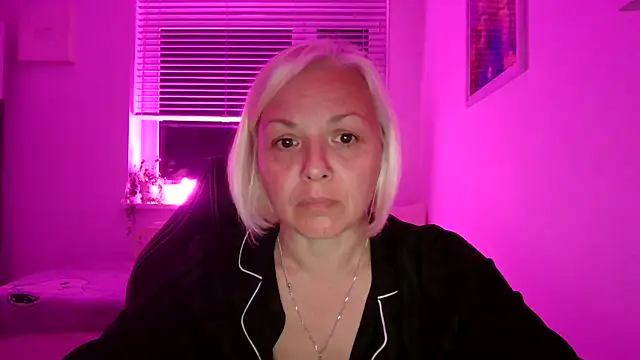 Snapshot of Linsy_Kim chatting on September 2025 07:08:02 PM Linsy Kim online show from September 2025 07:08:02 PM