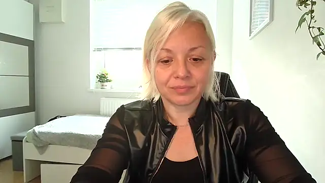 Snapshot of Linsy_Kim chatting on October 2025 06:58:02 AM Linsy Kim online show from October 2025 06:58:02 AM