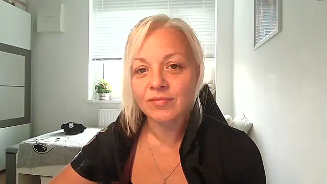 Snapshot of Linsy_Kim chatting on October 2025 06:45:01 AM Linsy Kim online show from October 2025 06:45:01 AM