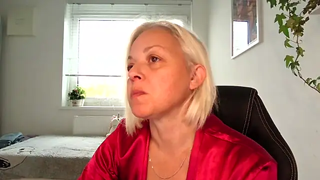 Snapshot of Linsy_Kim chatting on November 2025 09:00:02 AM Linsy Kim online show from November 2025 09:00:02 AM