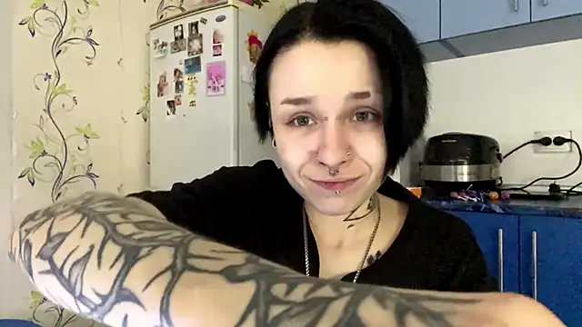 Snapshot of CandaceBlaze chatting on October 2025 08:18:02 PM CandaceBlaze online show from October 2025 08:18:02 PM