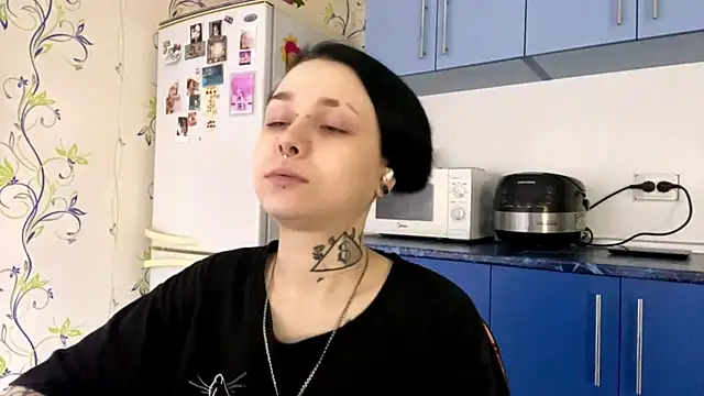 Snapshot of CandaceBlaze chatting on October 2025 08:20:02 PM CandaceBlaze online show from October 2025 08:20:02 PM