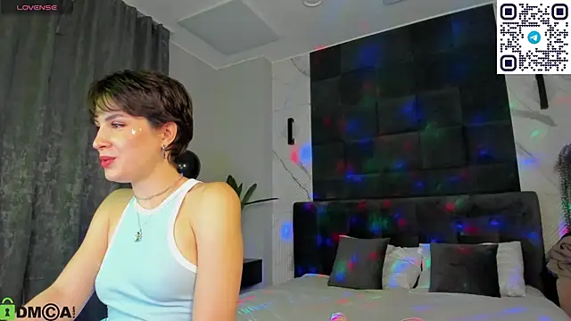 Snapshot of Adeline_Perle chatting on September 2025 01:16:02 AM Adeline Perle online show from September 2025 01:16:02 AM