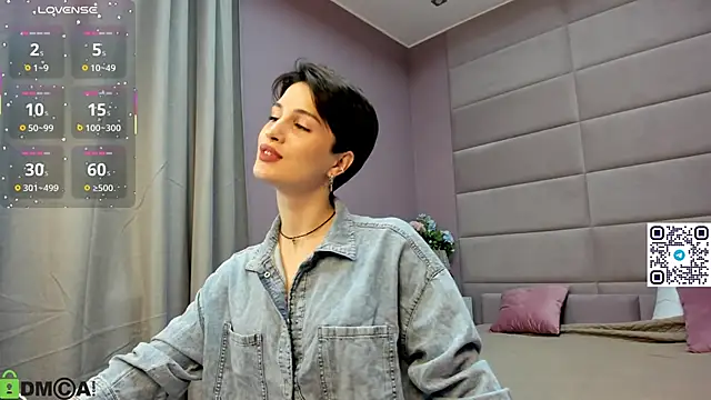 Adeline Perle online show from October 2025 11:26:02 PM