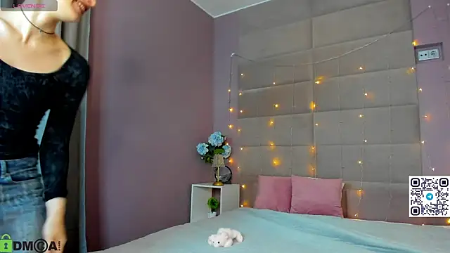 Adeline Perle online show from October 2025 01:17:01 AM