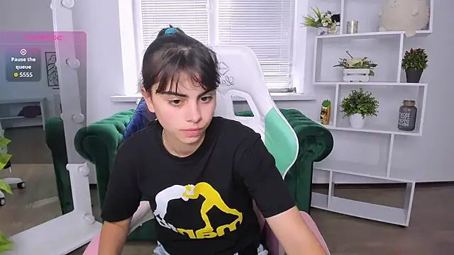 Snapshot of Cocoa_Sins chatting on October 2025 06:13:02 AM Cocoa Sins online show from October 2025 06:13:02 AM