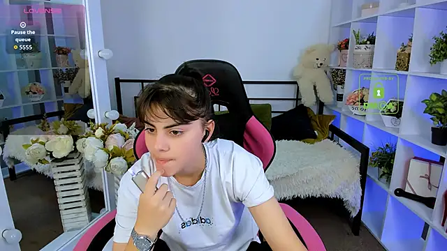 Snapshot of Cocoa_Sins chatting on October 2025 06:05:02 AM Cocoa Sins online show from October 2025 06:05:02 AM