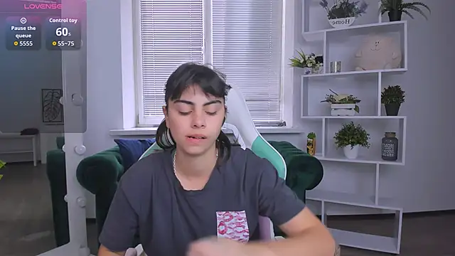 Snapshot of Cocoa_Sins chatting on October 2025 06:59:01 AM Cocoa Sins online show from October 2025 06:59:01 AM