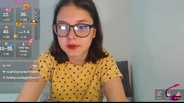 Snapshot of MadieLorez chatting on September 2025 01:17:01 AM MadieLorez online show from September 2025 01:17:01 AM
