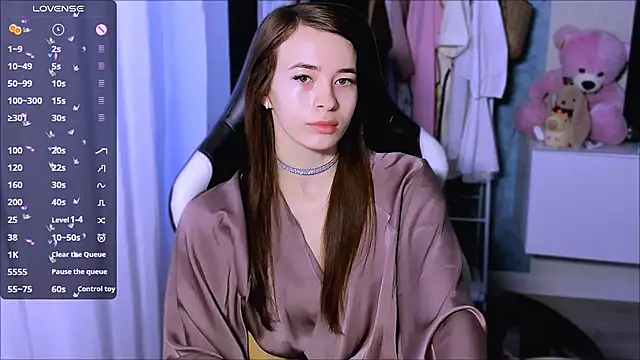 ZoyaMill online show from September 2025 04:37:02 AM