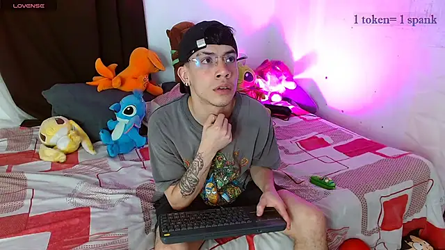 Snapshot of aaronjames1 chatting on December 2025 11:20:02 PM aaronjames1 online show from December 2025 11:20:02 PM