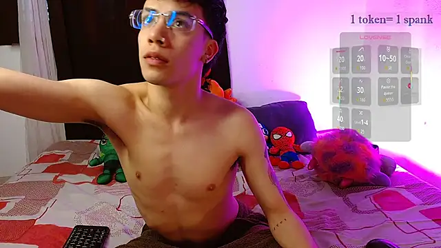 aaronjames1 online show from December 2025 10:38:01 PM