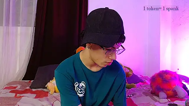 aaronjames1 online show from December 2025 01:34:02 AM