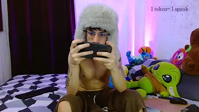 aaronjames1 online show from January 2026 11:51:02 PM