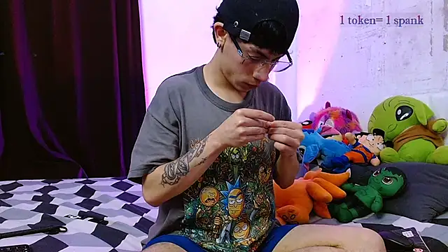 aaronjames1 online show from January 2026 10:56:02 PM