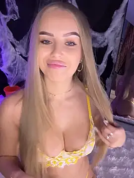 Snapshot of AubrieleRouj1 chatting on October 2025 04:03:02 PM AubrieleRouj1 online show from October 2025 04:03:02 PM