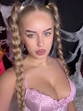 Snapshot of AubrieleRouj1 chatting on October 2025 04:02:02 PM AubrieleRouj1 online show from October 2025 04:02:02 PM