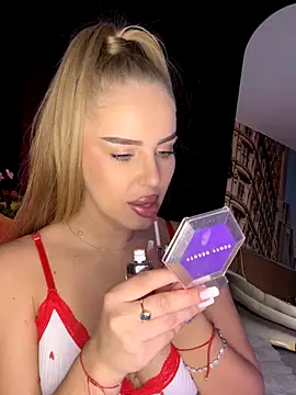 Snapshot of AubrieleRouj1 chatting on November 2025 05:00:01 PM AubrieleRouj1 online show from November 2025 05:00:01 PM