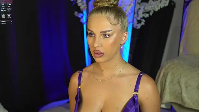 AubrieleRouj1 online show from June 2026 05:28:02 PM