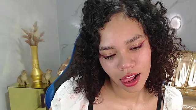 Canela s1 online show from October 2025 08:33:01 PM