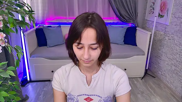 EmilySwonn online show from September 2025 03:58:02 PM