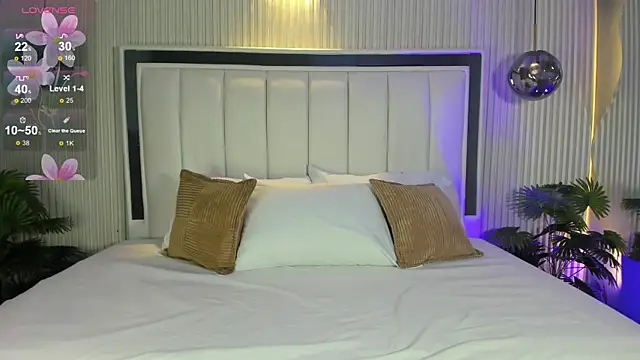 MariathLittle online show from September 2025 05:17:01 PM