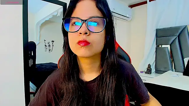 MiniLove 01 online show from March 2026 12:11:01 PM