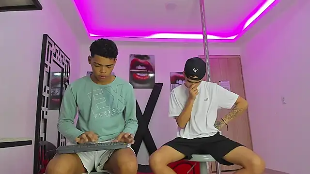 PRETTY FEM online show from October 2025 01:21:01 PM