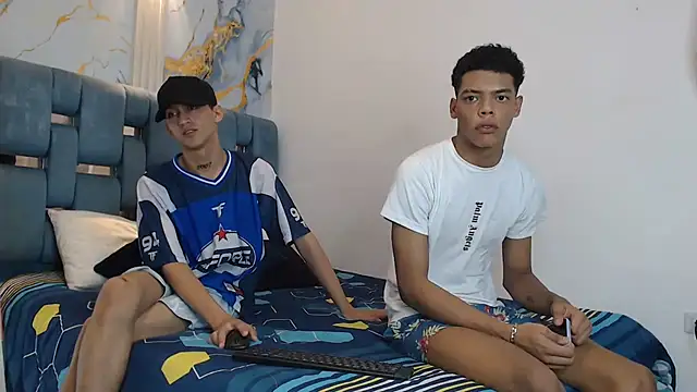 PRETTY FEM online show from December 2025 01:44:01 AM