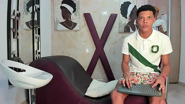 Snapshot of PRETTY_FEM chatting on June 2026 07:37:01 PM PRETTY FEM online show from June 2026 07:37:01 PM