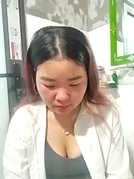 lylylove online show from April 2026 11:44:02 PM