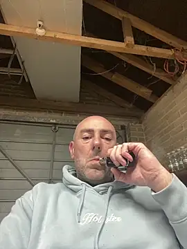 Richmcgee online show from March 2026 07:48:01 PM