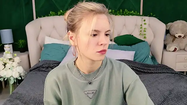 KiaraRolls online show from October 2025 09:50:02 PM