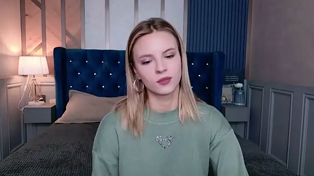 KiaraRolls online show from November 2025 10:37:01 AM