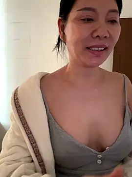 xiiuuff18 online show from November 2025 12:13:01 AM