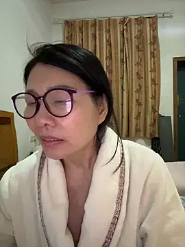 xiiuuff18 online show from April 2026 11:12:01 AM