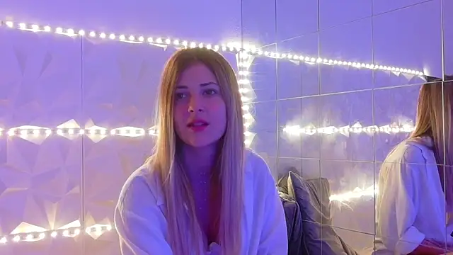 Aishha  online show from October 2025 05:04:02 AM