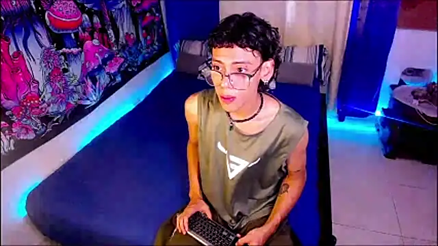 Snapshot of Thedoll_ethan7 chatting on March 2026 11:47:02 AM Thedoll ethan7 online show from March 2026 11:47:02 AM